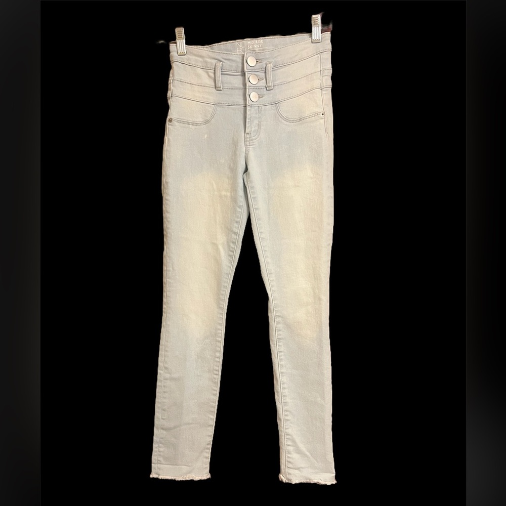 No Boundaries Mid Rise Skinny Jeans, with rough edged ankles, Size 3 (Juniors)